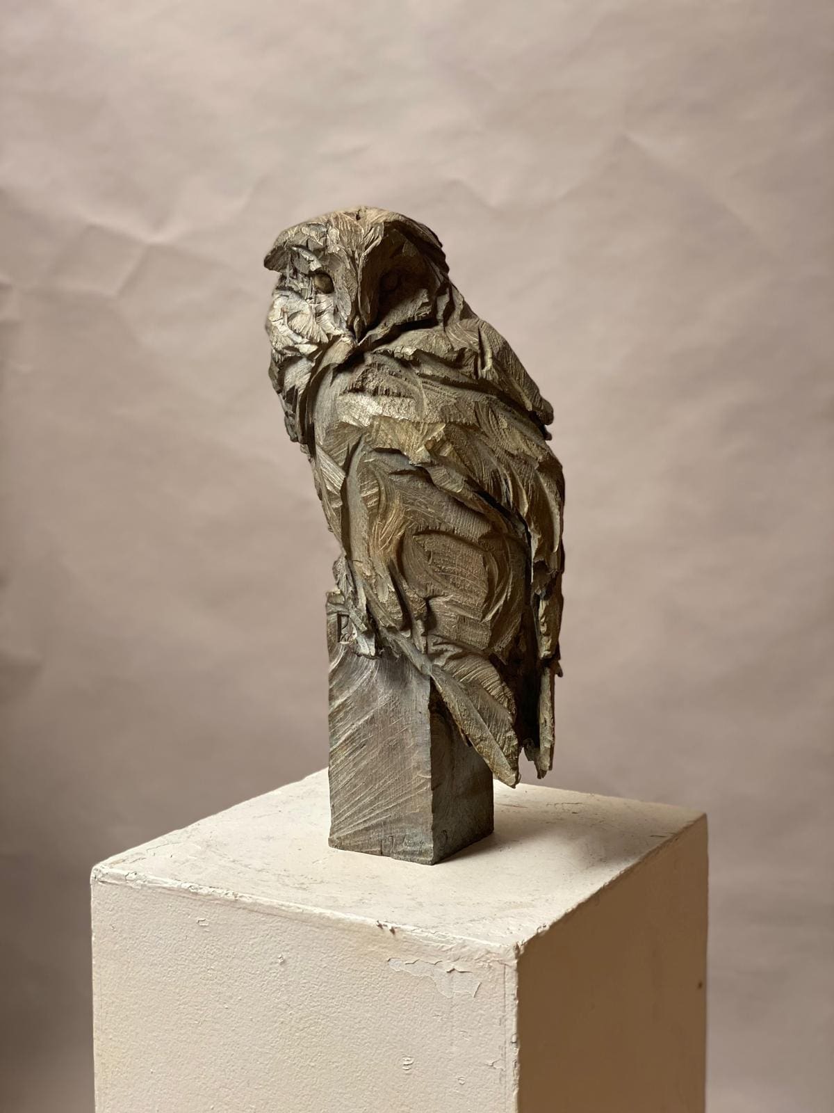 Sculpture de chouette en bronze par l'artiste Jürgen Lingl