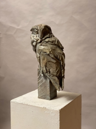 55 x 27 x 22 cm | Chouette effraie | bronze Sculpture de chouette en bronze par l'artiste Jürgen Lingl